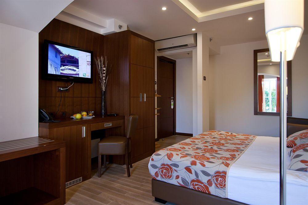 Boutique Mauro Hotel 4*